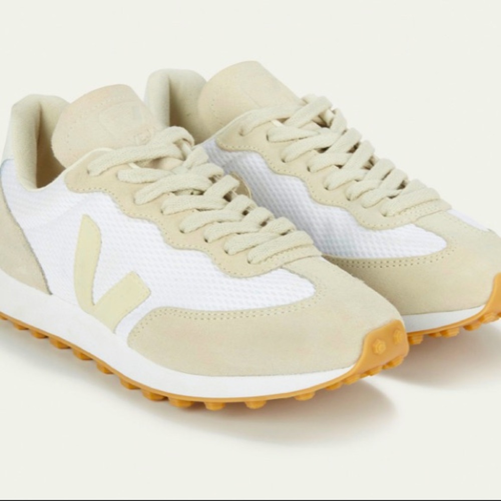New in box VEJA Rio Branco sneakers- alveomesh trainers in white-pierre-natural